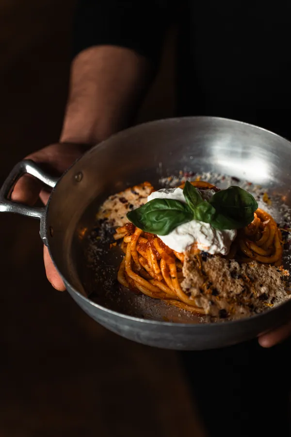 Un primo della casa servito in padella al Mastino Bistrot, Verona